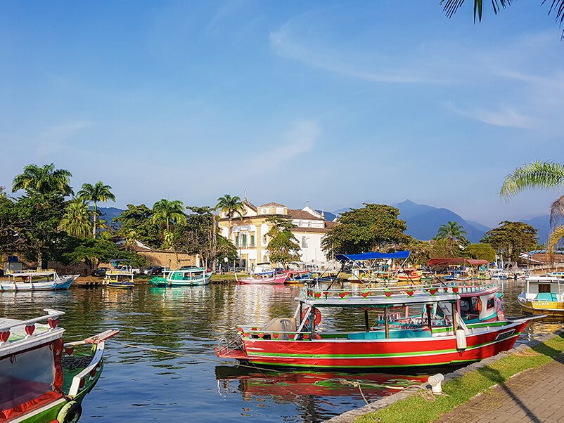 Boote im Kanal von Paraty
