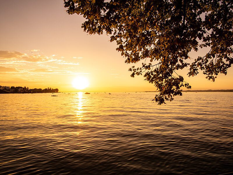 Sonnenuntergang an der Uferpromenade
