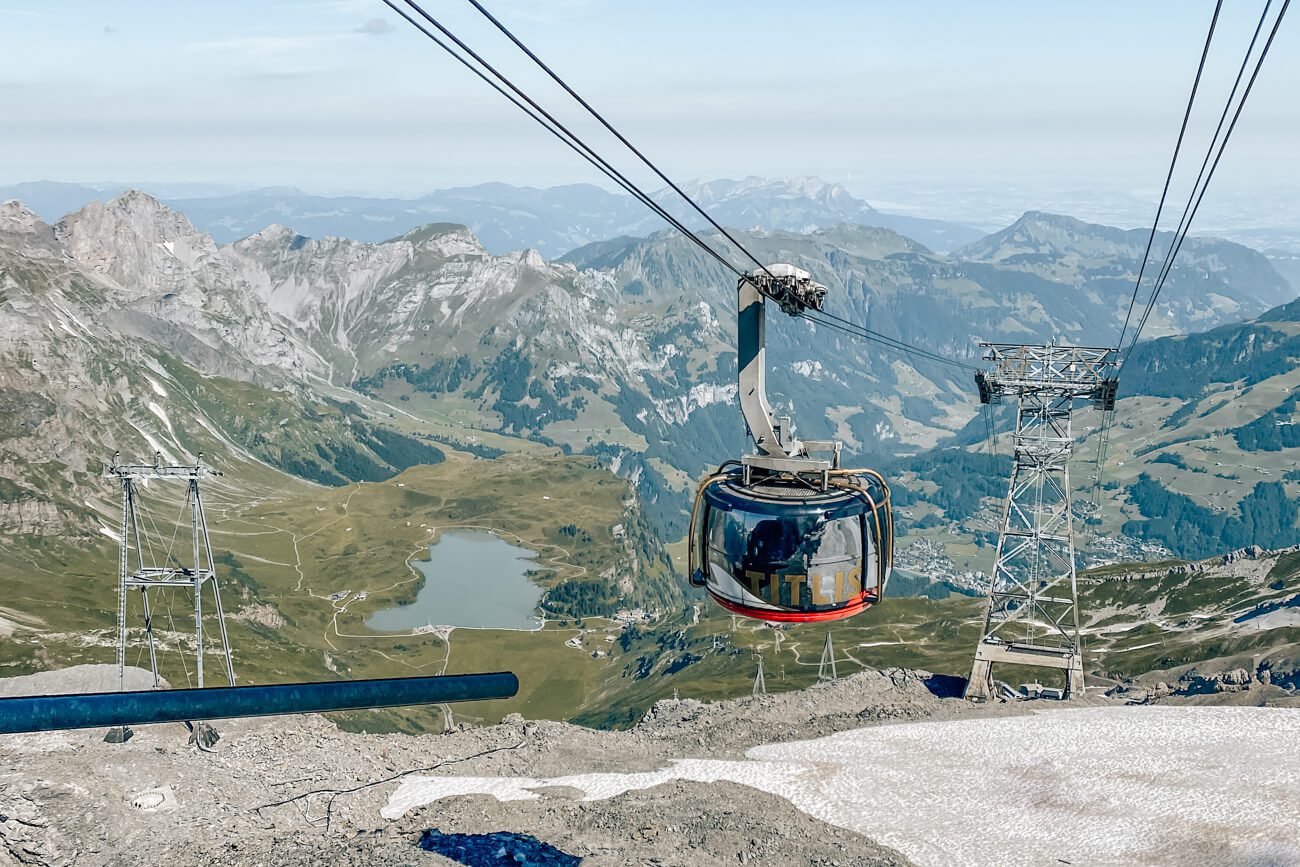 Auffahrt auf den Titlis in der Panorama-Bahn