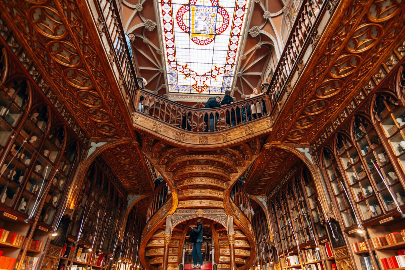 Blick in die Buchhandlung Livraria Lello