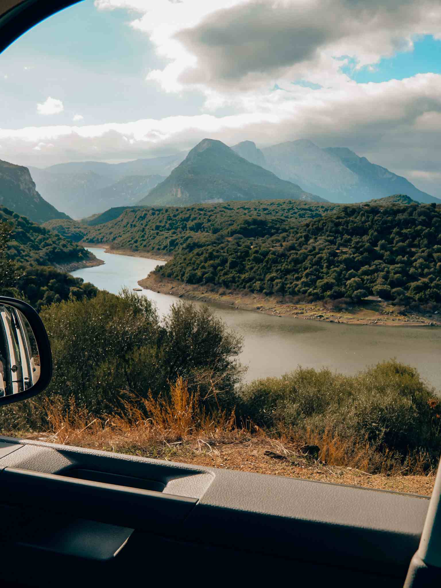 Blick aus dem Van im Landesinneren von Sardinien