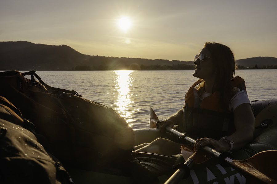Sonnenuntergang auf dem Kochelsee während dem Packraft Abenteuer