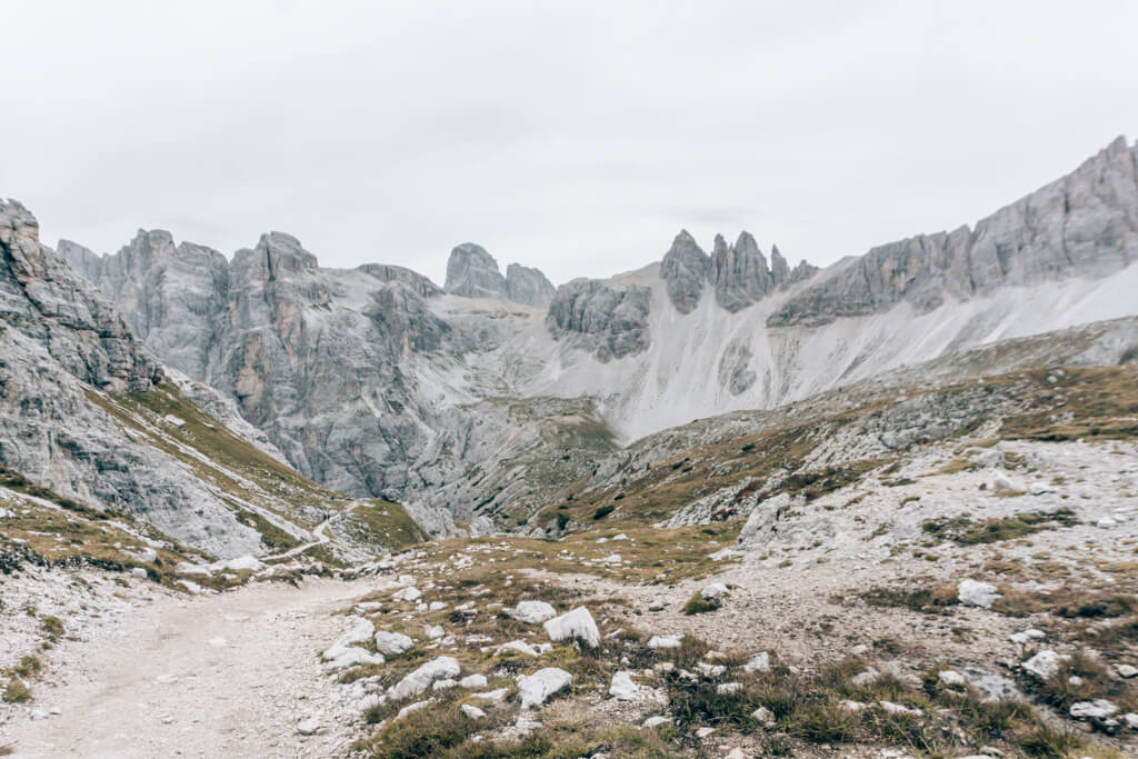 Aufstieg über das Alteinsteiner Tal zur Dreizinnenhütte