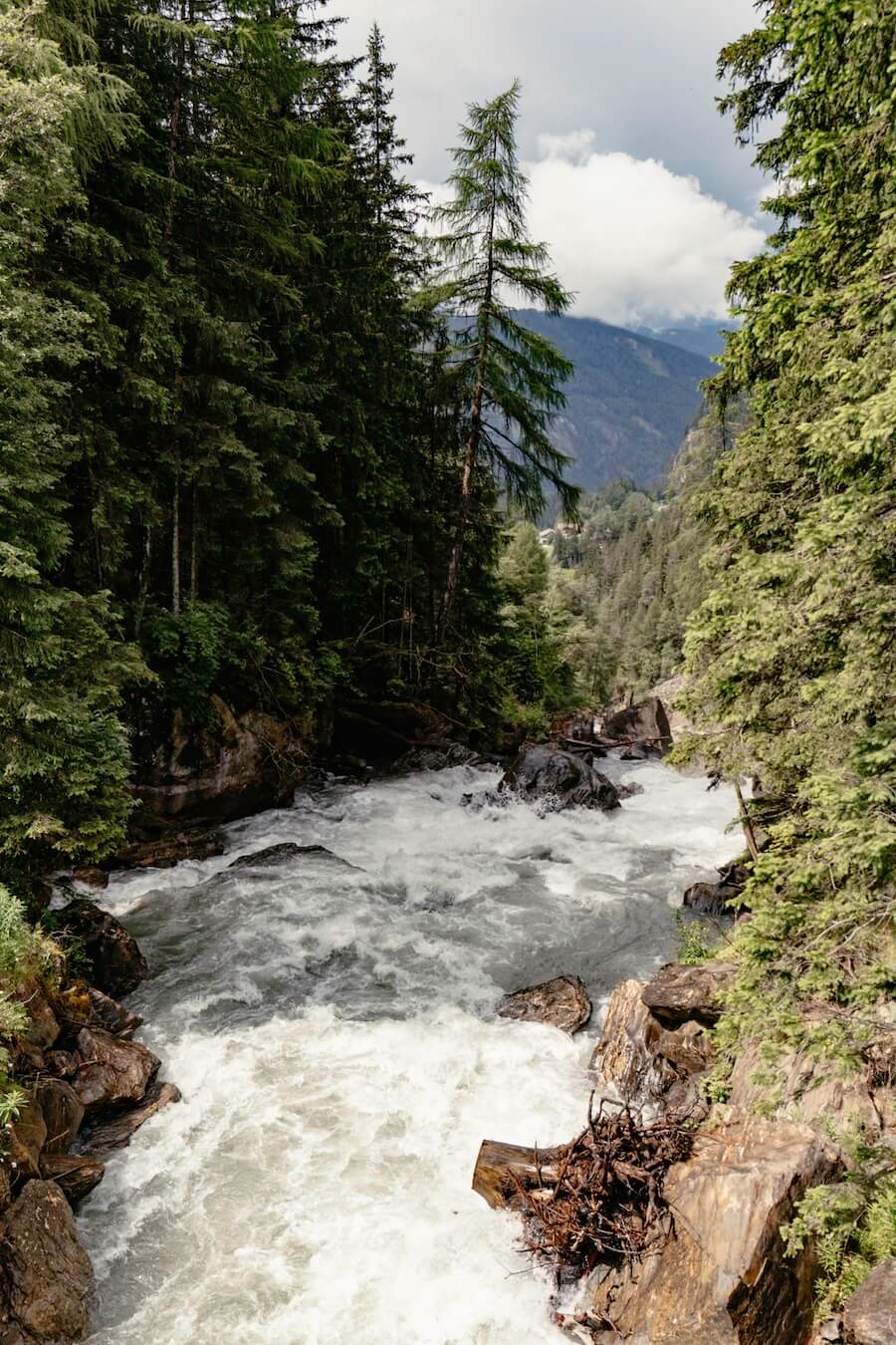 Begleitet vom Wasser auf Etappe 7