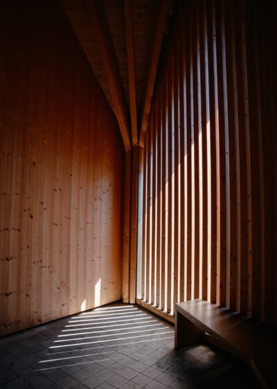 Licht und Schatten in der Kapelle von Lattke