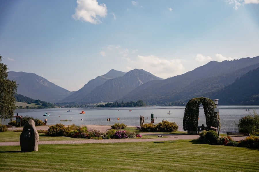 Blick vom Kurpark auf den Schliersee