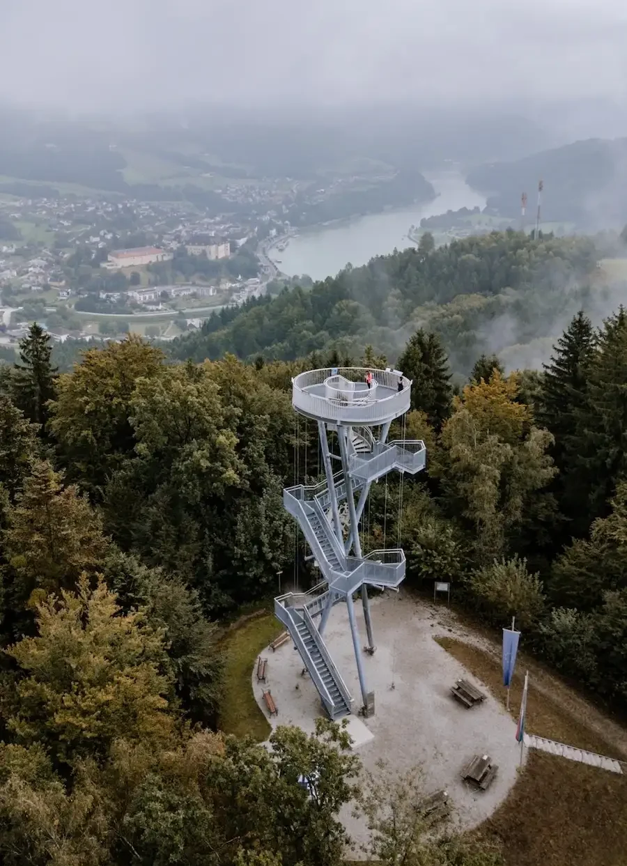 Blick über die Donau vom Aussichtsturm Gobelwarte
