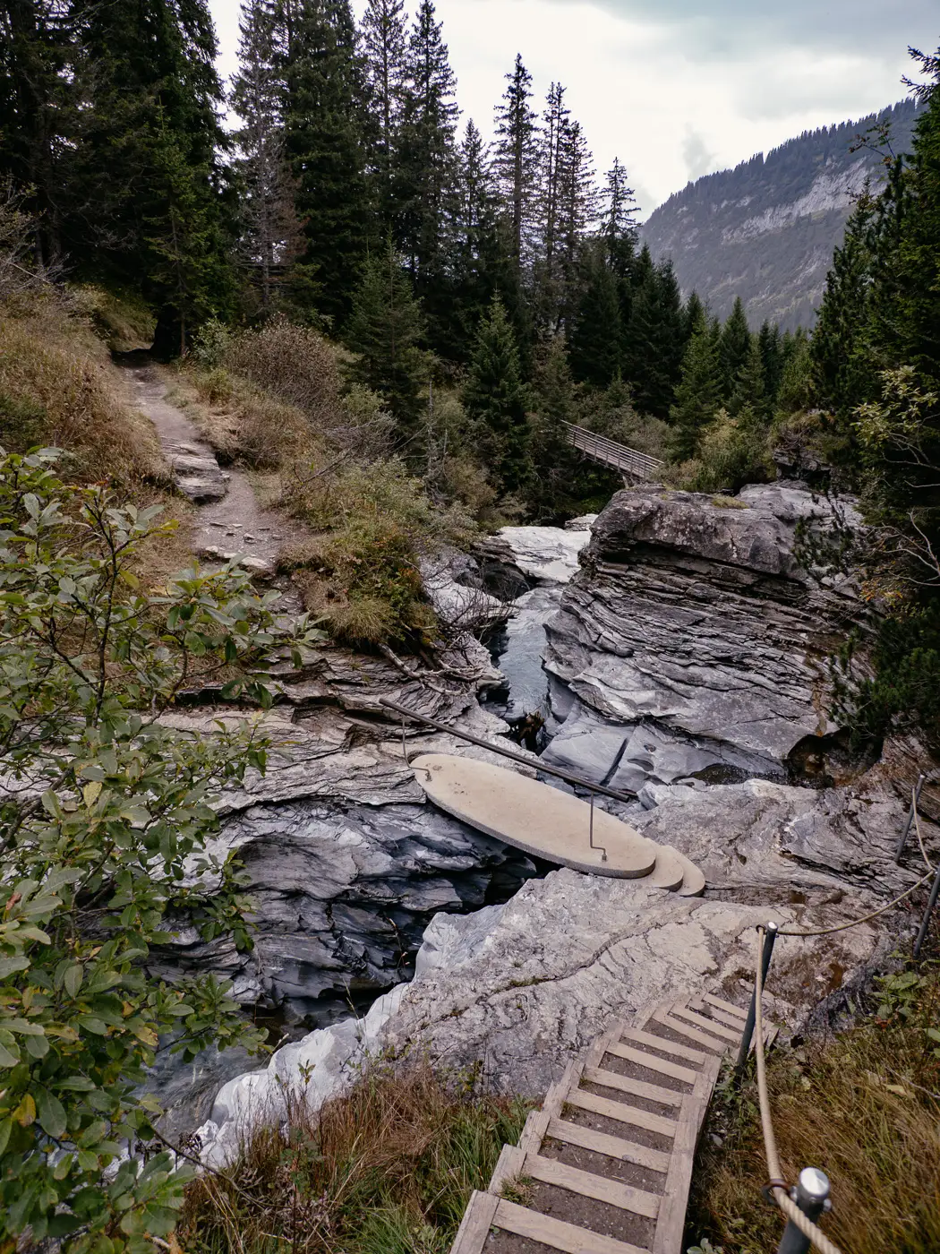 Brücke auf dem Wanderweg Trug dil Flem