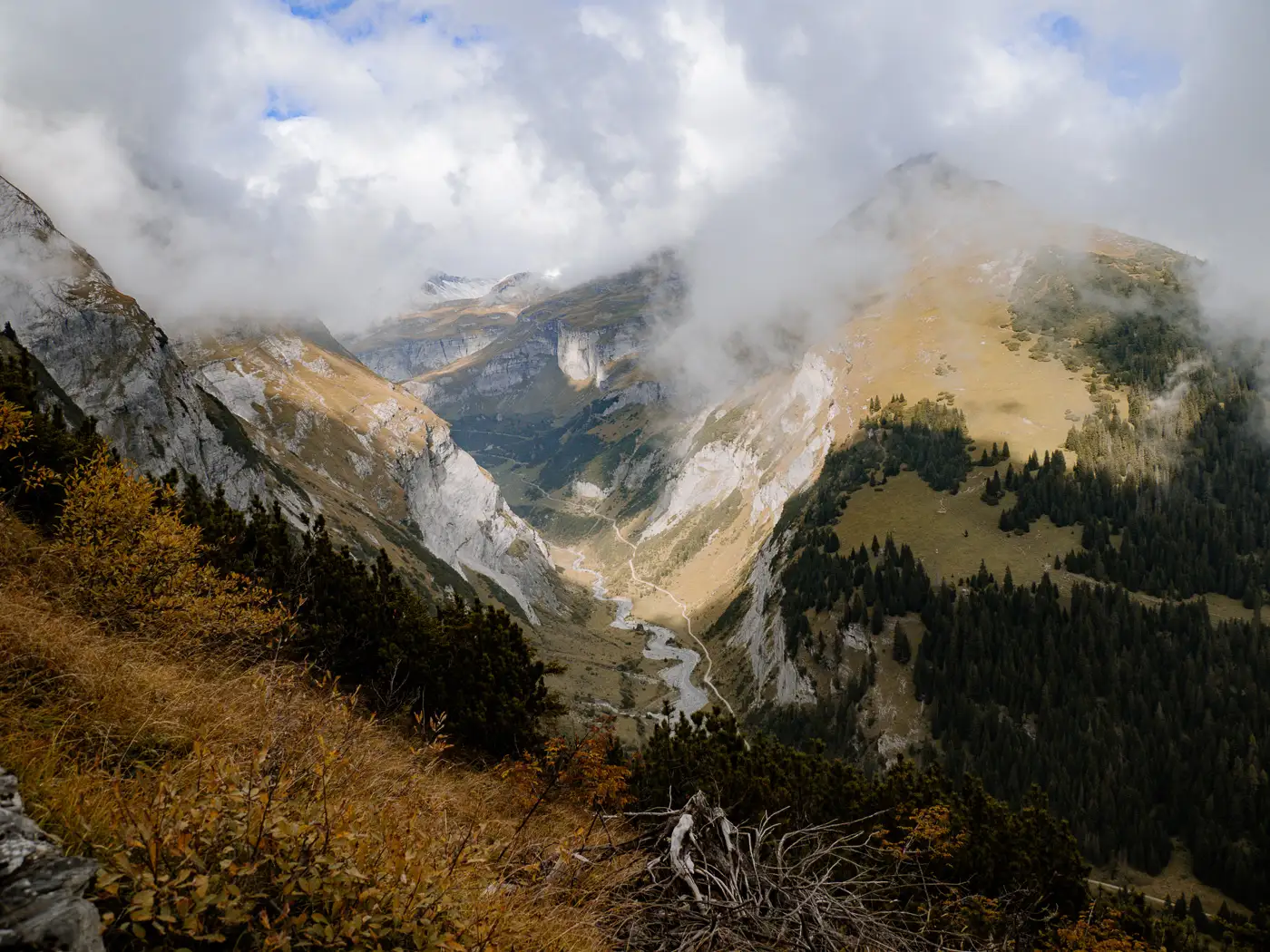 Blick hinunter ins Bargistal